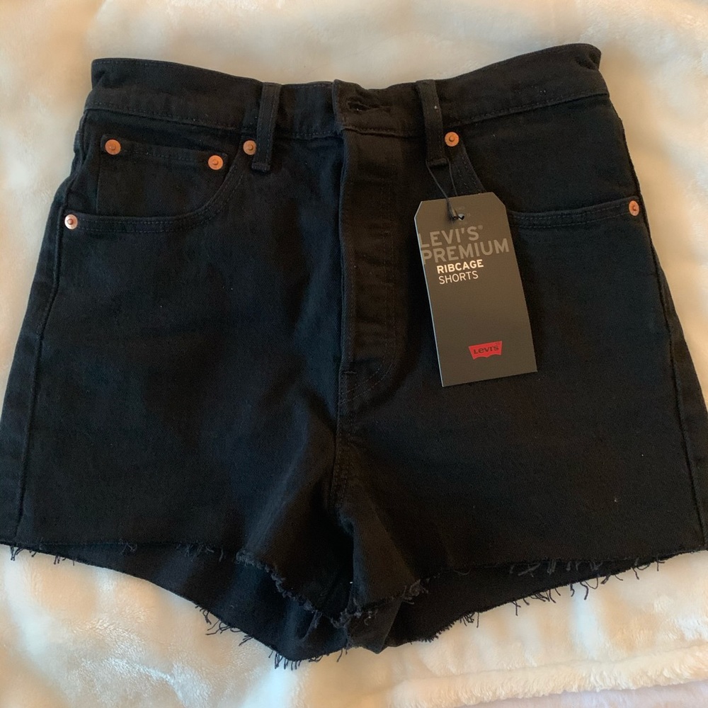 NWT Levi’s Ribcage Shorts 28